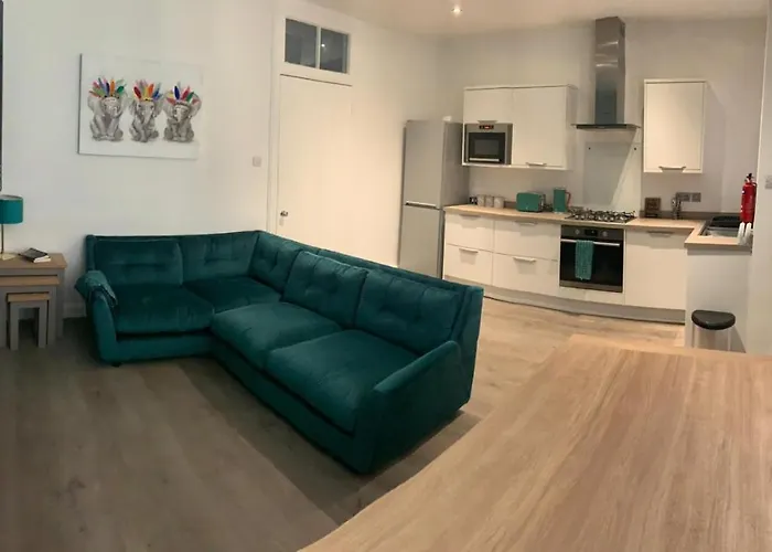 Woodvale Flat, Renton, Loch Lomond